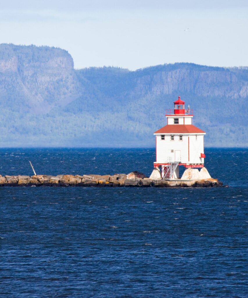 Home [www.superiorshoreshotel.ca]